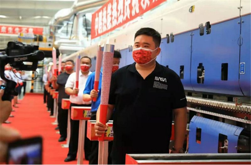 領(lǐng)標(biāo)科技巖板3mm巖板智能生產(chǎn)線成功點(diǎn)火！_2