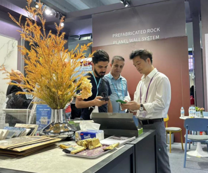 惠達(dá)衛(wèi)浴新品亮相，國際客商排隊圍觀！