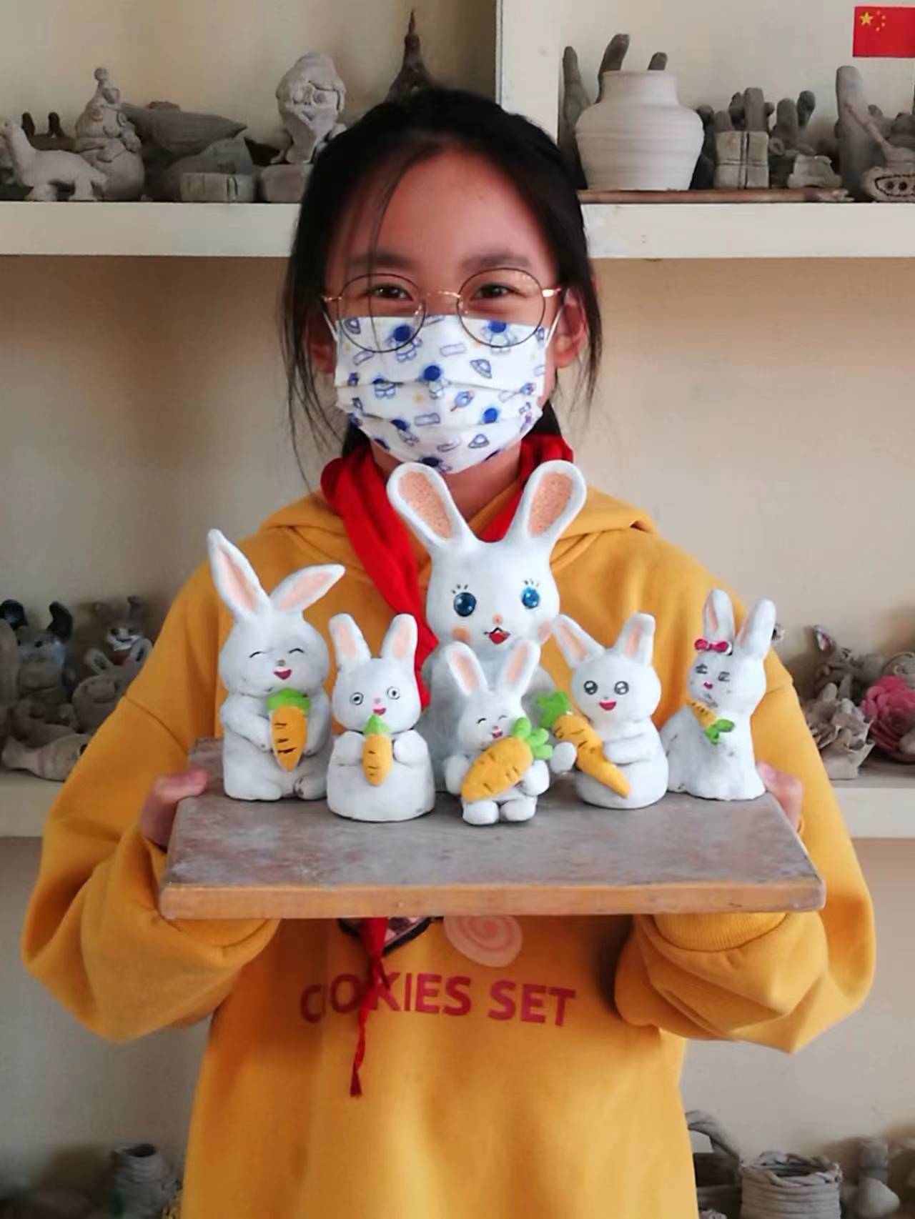 1671527963299692.jpg “藝”起加油――盛世長安小學陶藝社團巧手迎兔年 (2).jpg