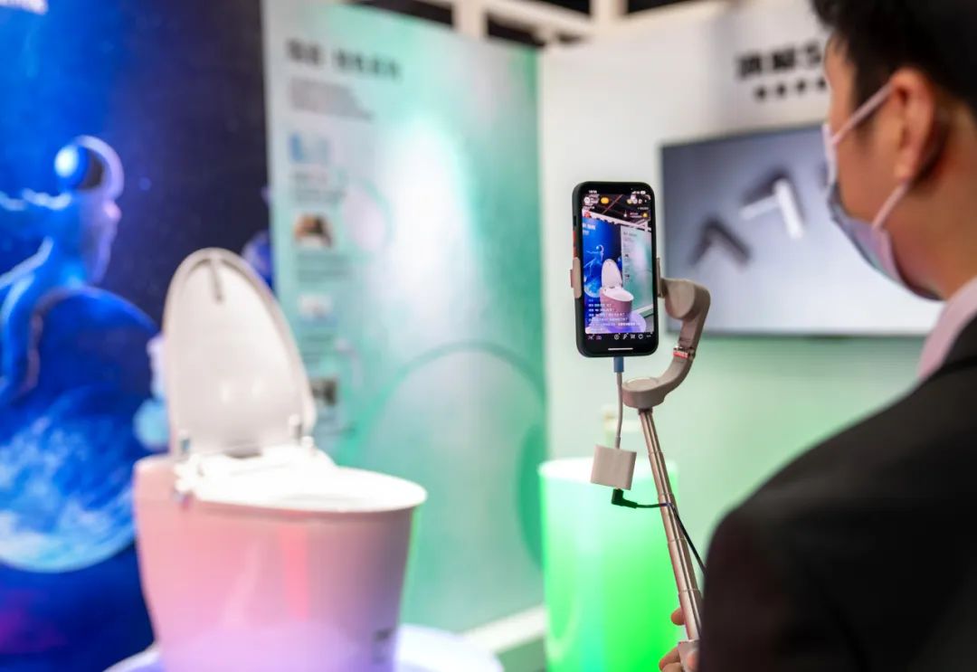 1678595565932688.jpg 浴“潮”出圈!浪鯨衛(wèi)浴驚艷亮相2022廣州設(shè)計(jì)周9.jpg