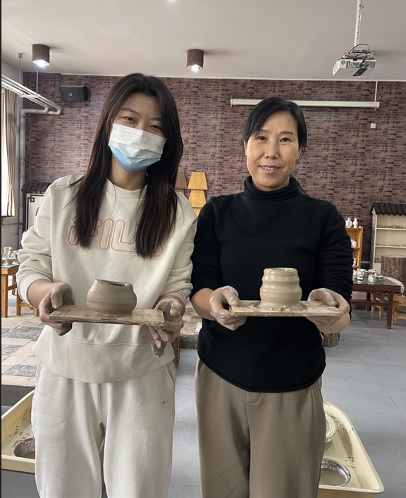 1709778772818931.jpg 體驗非遺熱辣滾燙――盛世長安小學開展“三八” 女神節陶藝制作活動 (4).jpg