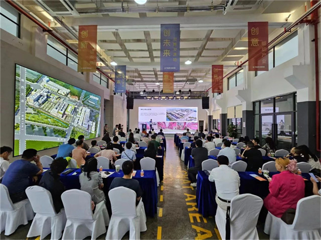 “新風口 新動力——2024泛家居AIGC應用論壇”在鷹創(chuàng)園盛大召開，引領業(yè)界新風潮2.jpg