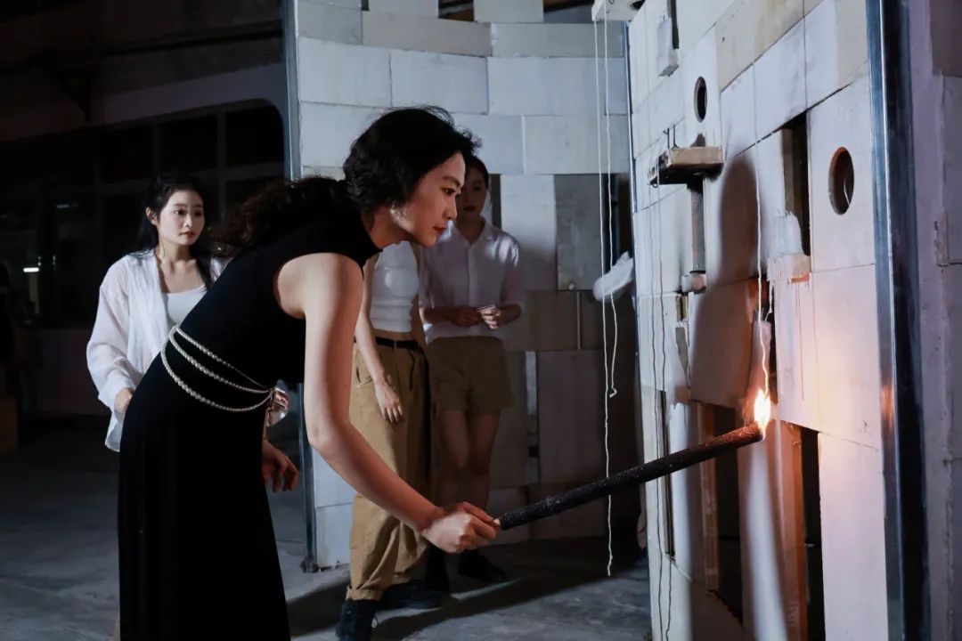 1745657479140288.jpg 表演3.jpg